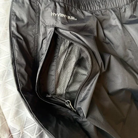The North Face HyVent 2.5L Waterproof Rain/Snow Pants – Mens XL/Regular in Black - Picture 7 of 11